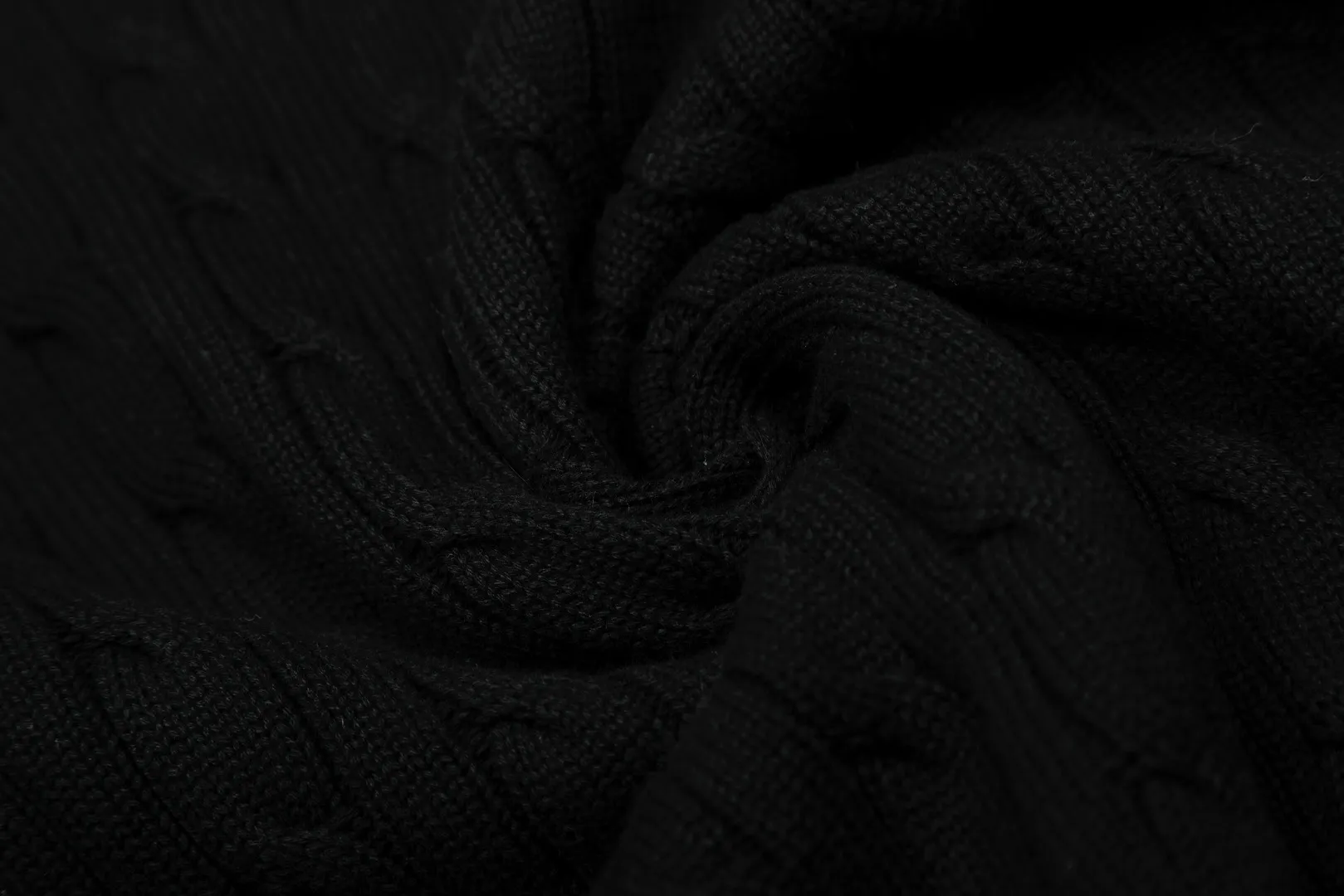 P250 Top quality" Style number: DS862# (not off the shelves all year round) [Ralph Lauren autumn and winter solid color pony embroidery logo knitted POLO lapel sweater] ✅Ralph Lauren Ralph Lauren classic basic lapel POLO same style knitted autumn and winter sweater for men and women ✅Main supplier platform live broadcast Wholesale entity Replenish when out of stock Not off the shelf ✅ZP quality 1:1 version Scan the code to enter the GF website Counter quality ✅Details and quality The only one in Guangzhou Imported high-quality cotton yarn, focusing on high-end, cost-effective, good quality needless to say ✅The version is restored to the original order, the maximum size can be worn up to 190 pounds, loose, comfortable and stress-free ✅The upper body is simple and easy to match, a must-have for men ootd, good-looking clothes are never picky, a must-have recommendation for couples' wardrobes Size: S-XL Color: Black White Gray Khaki Navy Blue White Label Navy Blue Red Label